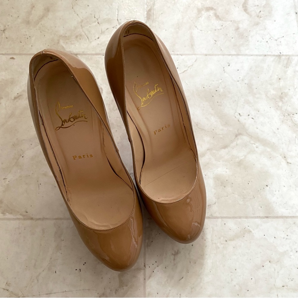Christian Louboutin Tan Patent Leather Heels - Picture 4 of 14